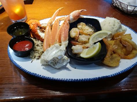 Red lobster fort wayne - Tender Maine lobster tail, wild-caught North American snow crab legs, our signature hand-crafted garlic shrimp scampi and Walt's Favorite Shrimp $30.99 Menu may not be up to date. 